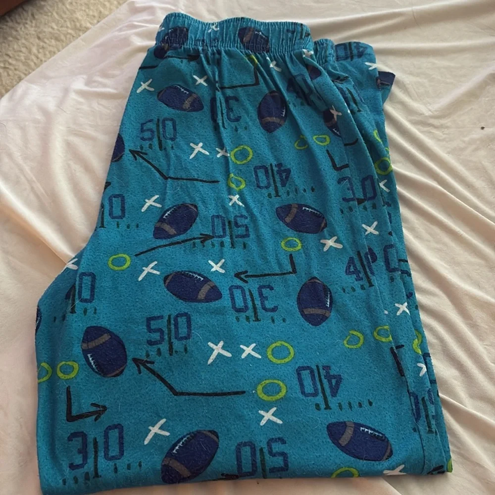 Boys Football Theme PJs. Size 12/14 Large - Picture 6 of 11